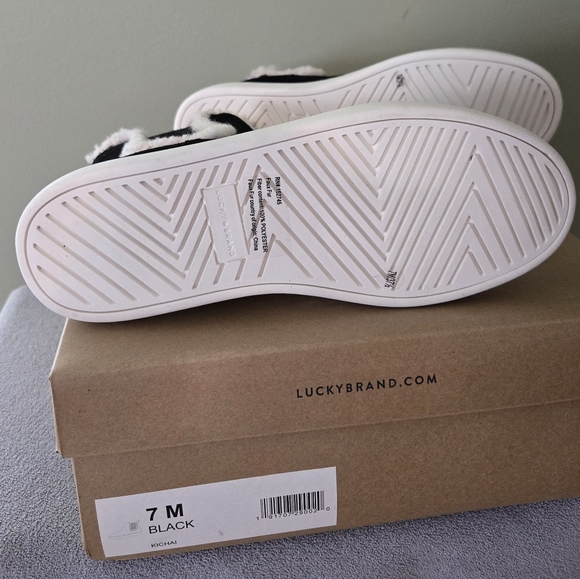 Lucky Brand Black Kichai Cozy Chelsea Boot Size 7 - Brand New - Picture 4 of 8